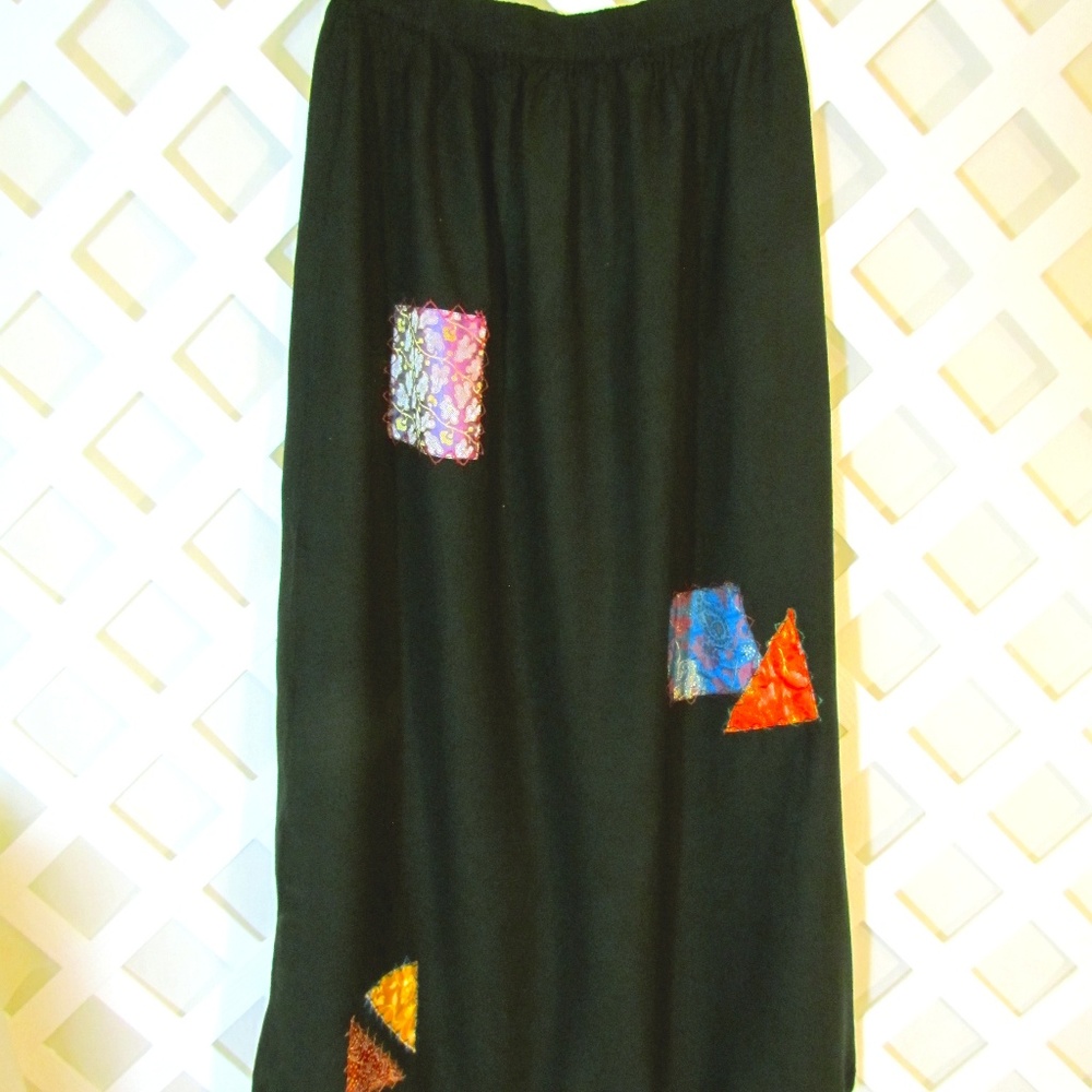 SACRED THREADS BLACK SKIRT Size M/L WITH PATCHES AND MIRROR ACCENTS-PMST1C - Picture 3 of 4